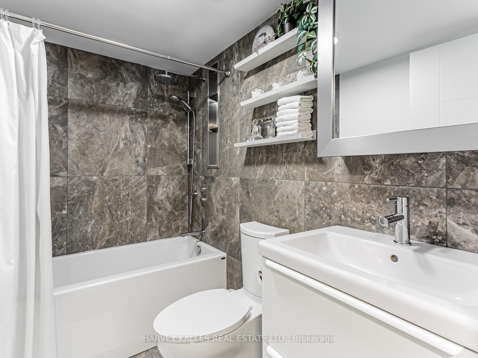 381 Front Street W 1810