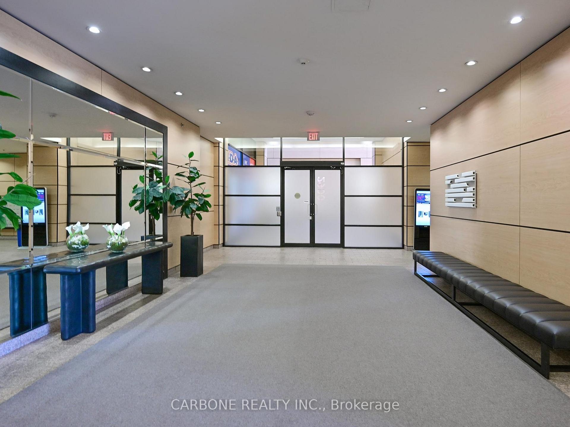 3 Bedrooms Condo at 2900 Hwy 7, Vaughan For sale