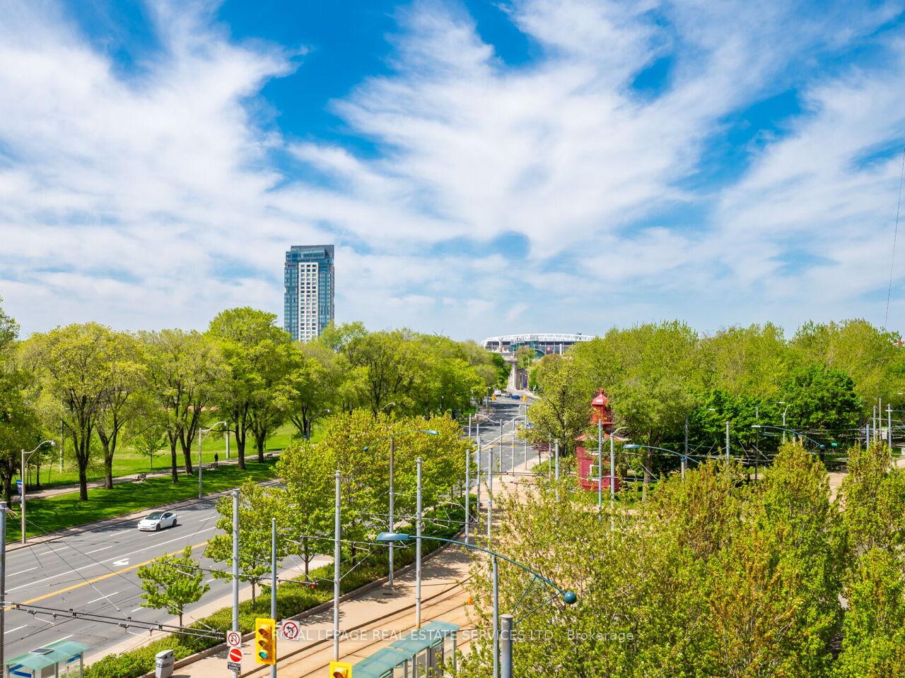 2 Bedrooms Condo at 628 Fleet, Toronto For sale