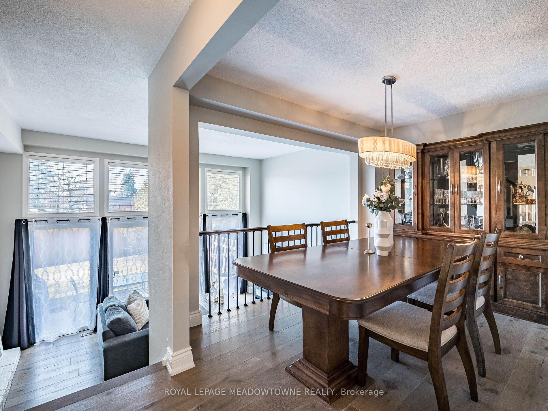3 Bedrooms Condo at 6780 Formentera, Mississauga For sale