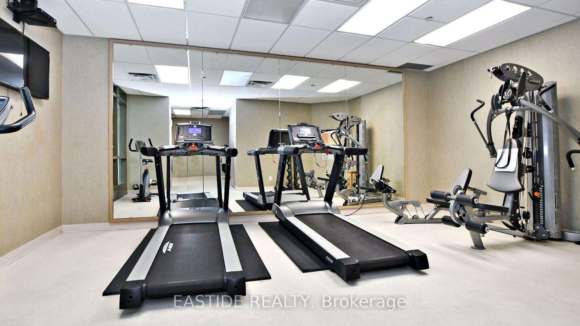 2 Bedrooms Condo at 18 Holmes, Toronto For sale