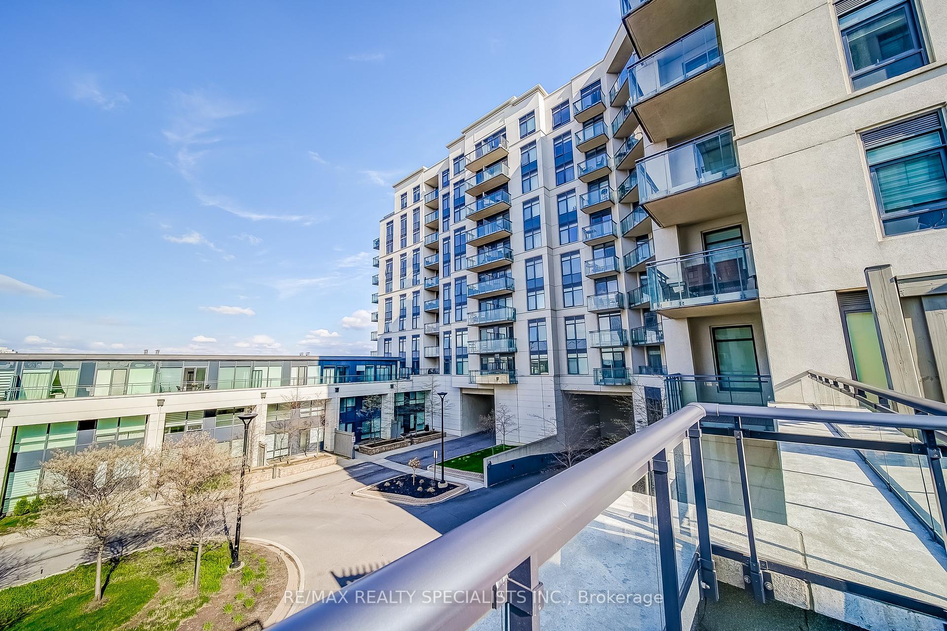 2 Bedrooms Condo at 24 Woodstream,  Vaughan For sale