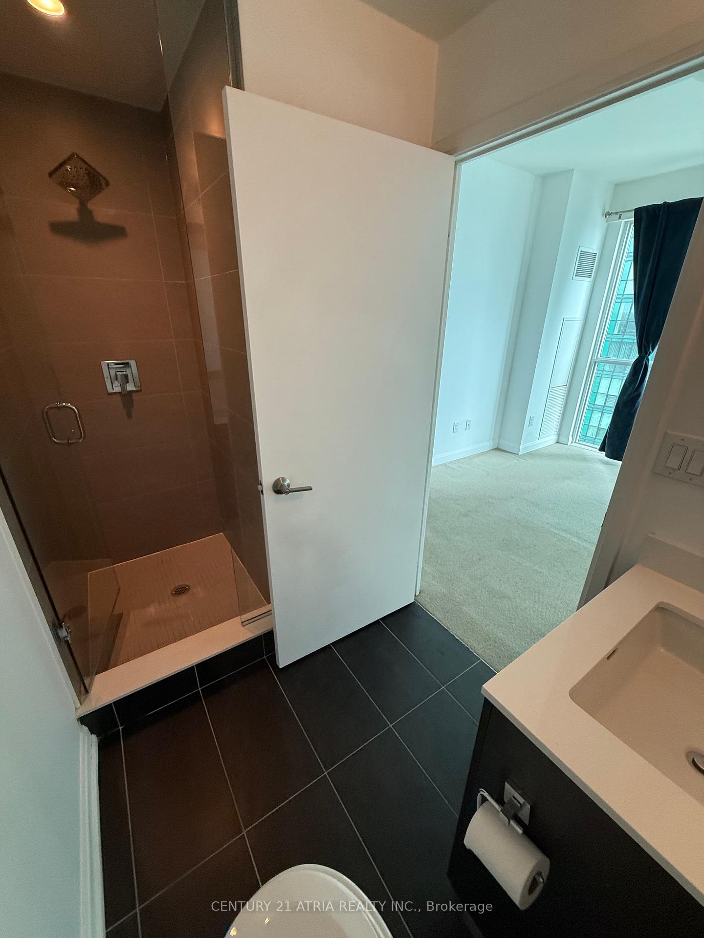 2 Bedrooms Condo at 11 Bogert, Toronto For sale