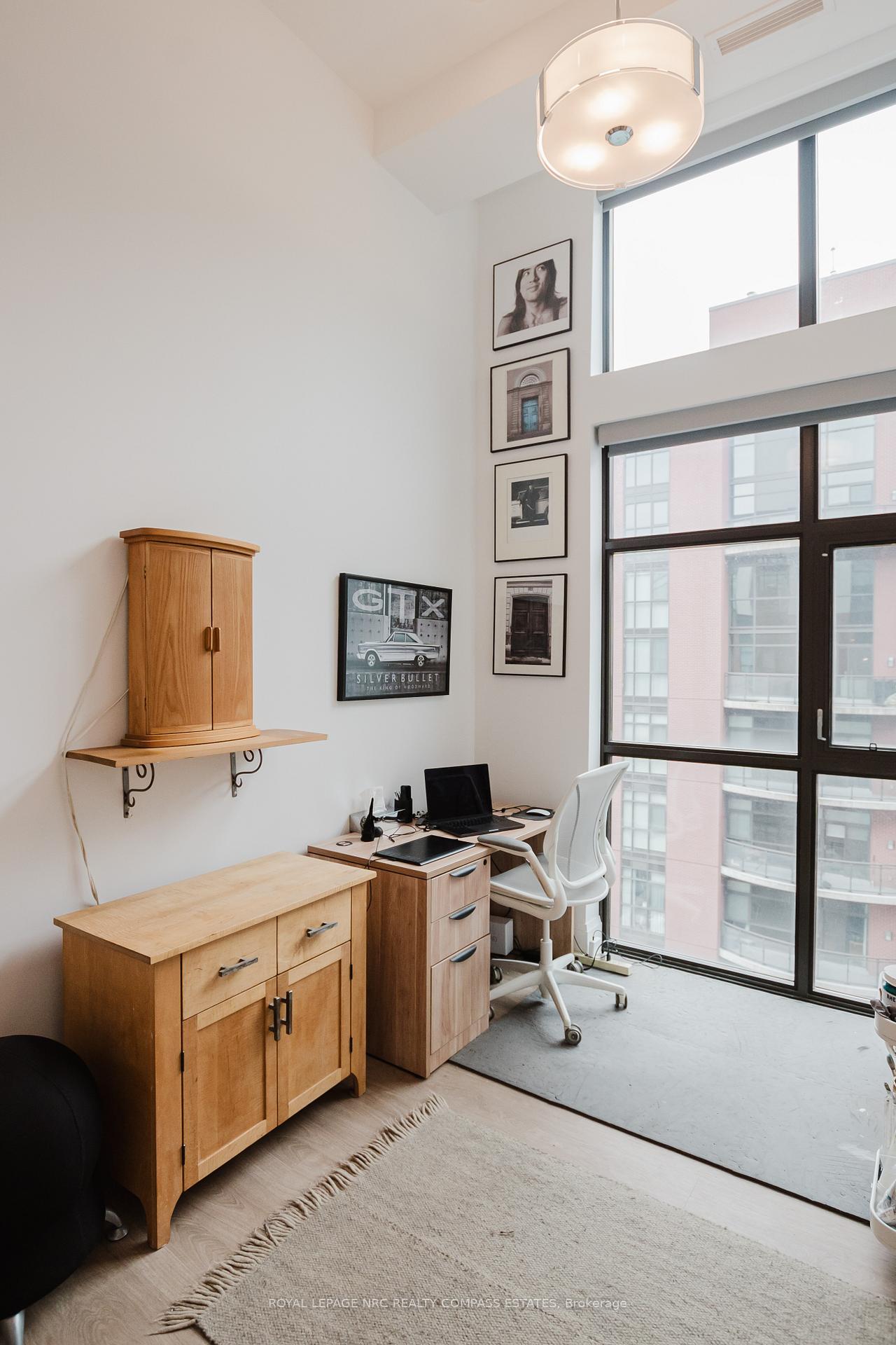 2 Bedrooms Condo at 118 King,  Hamilton For sale