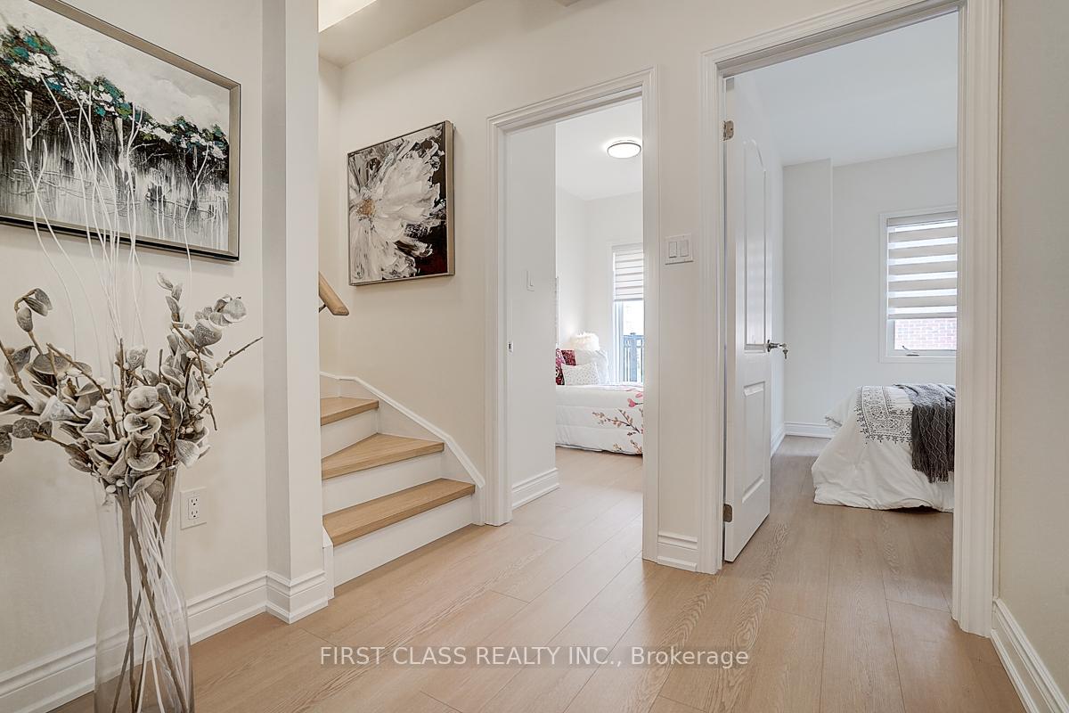 3 Bedrooms Condo at 17 Coneflower,  Toronto For sale