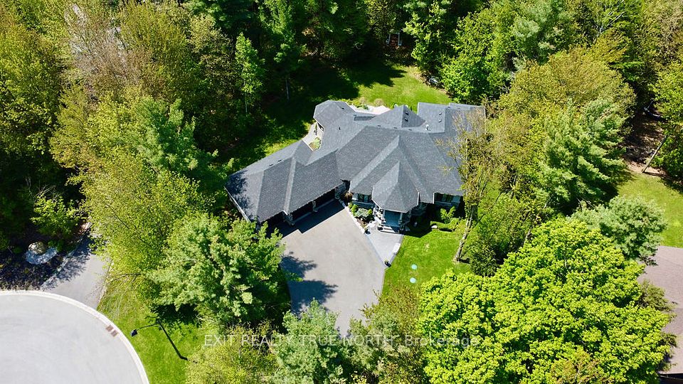 2 Sycamore Circle, Springwater, ON L0L 2K0