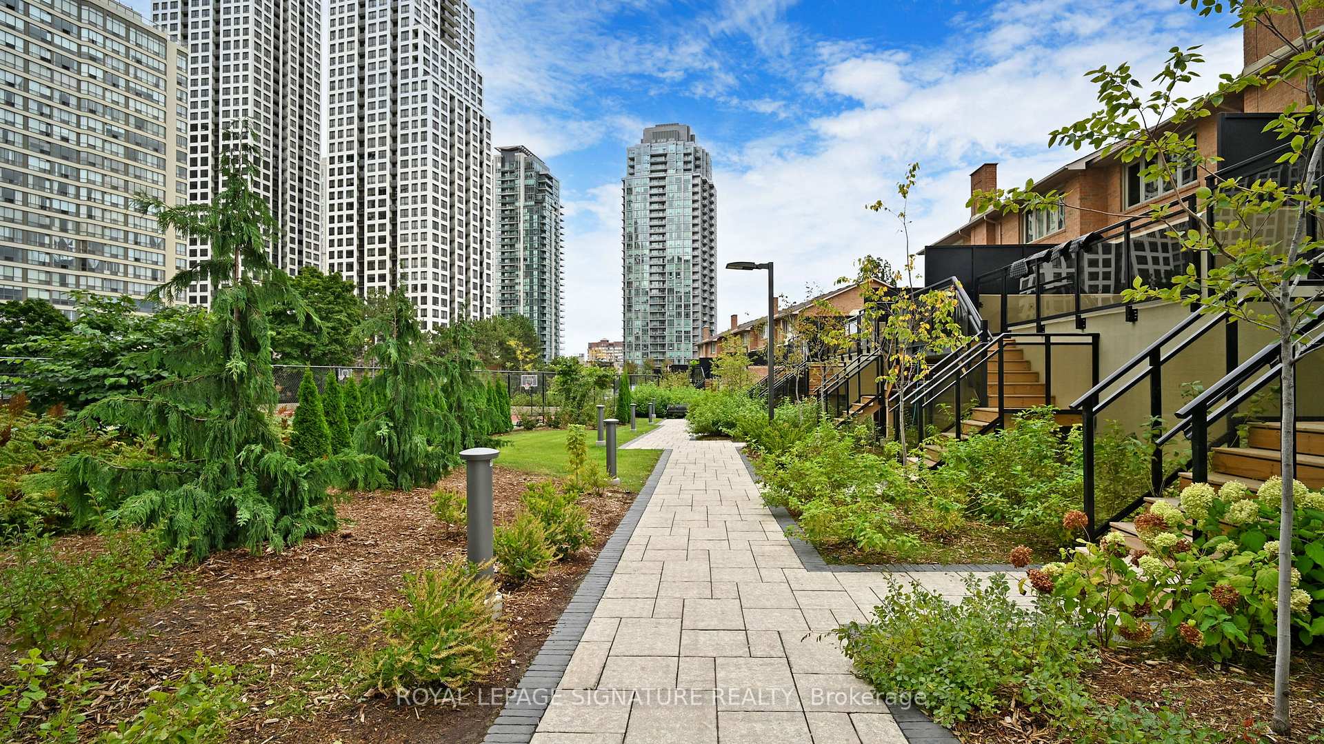2 Bedrooms Condo at 3605 Kariya, Mississauga For sale