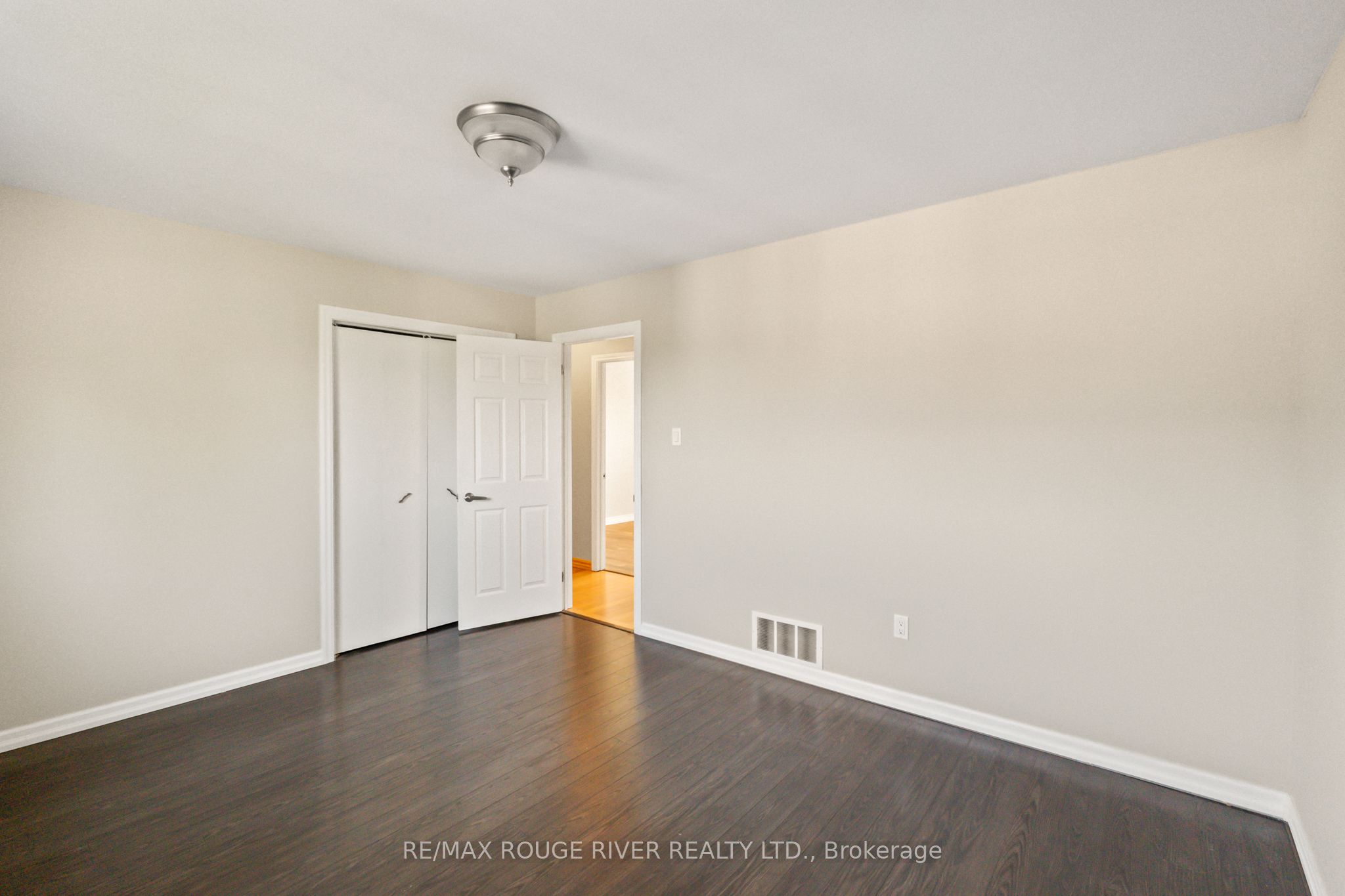 1 Applewood Crescent