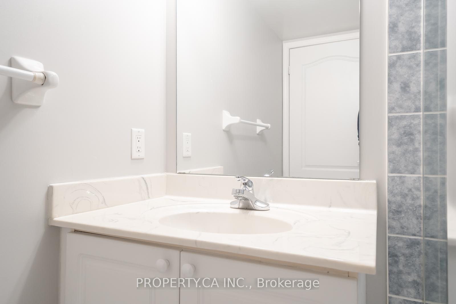 2 Bedrooms Condo at 33 Elm, Mississauga For sale
