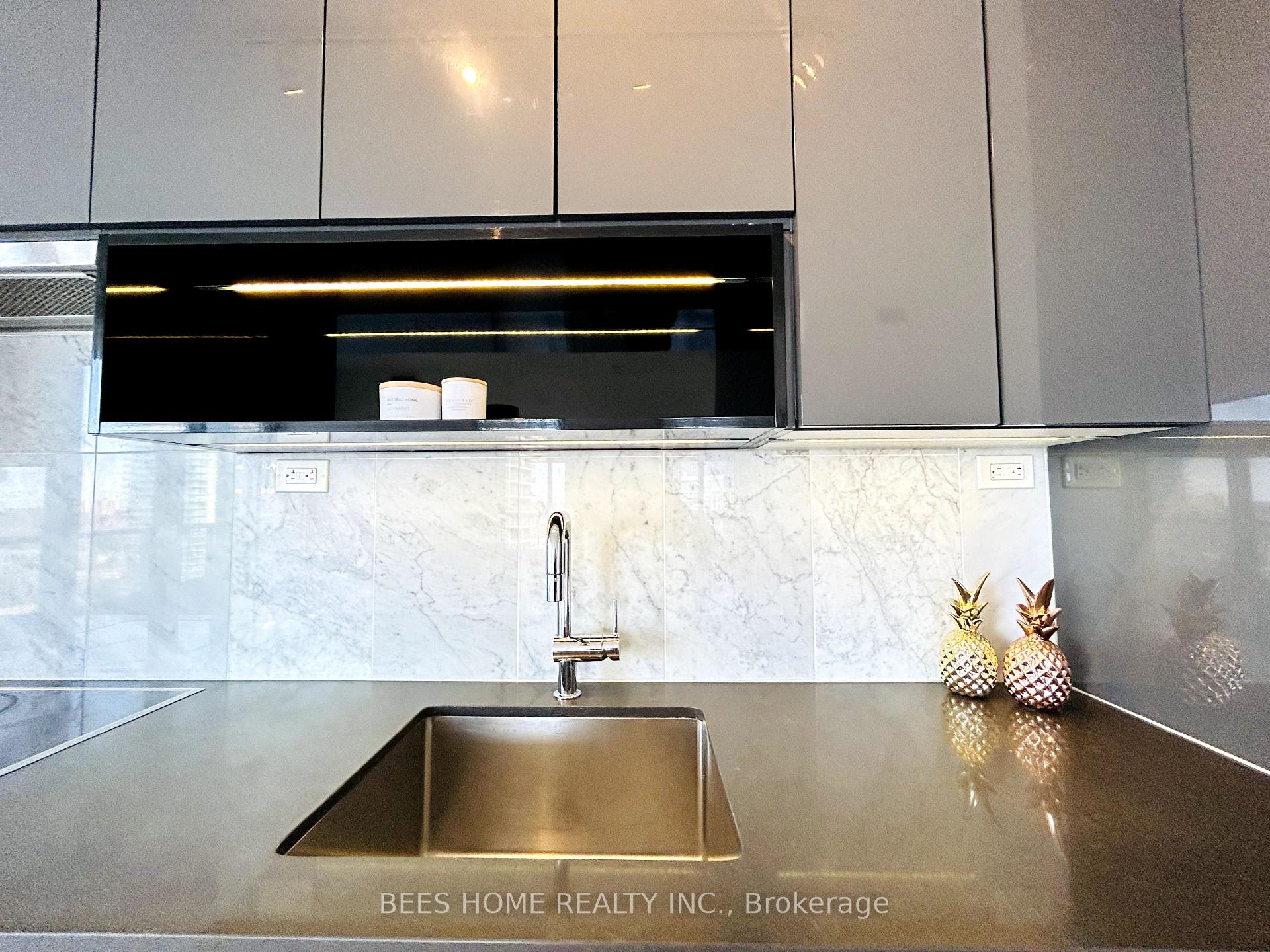 2 Bedrooms Condo at 115 McMahon, Toronto For sale