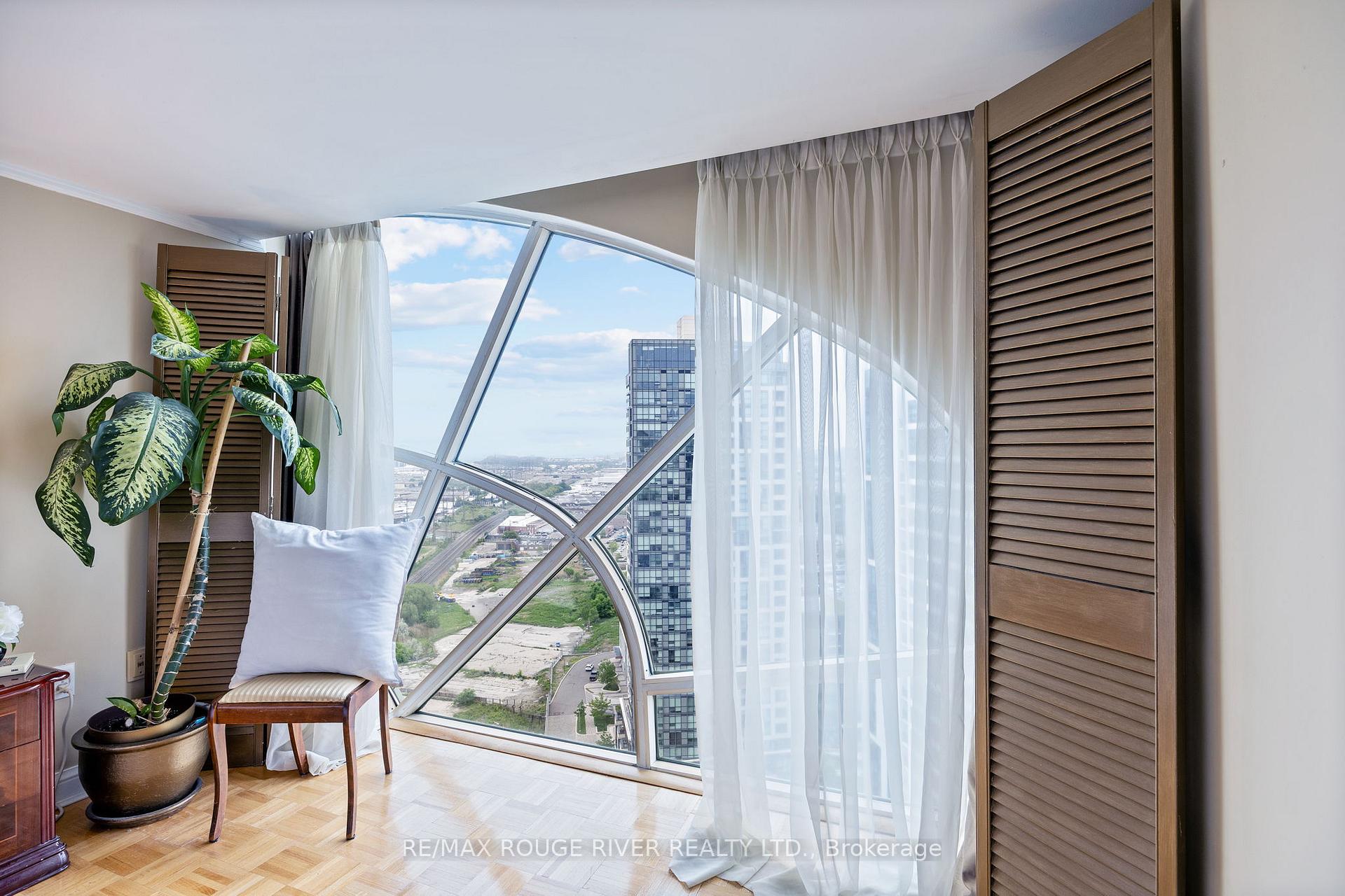 3 Bedrooms Condo at 101 Subway, Toronto For sale