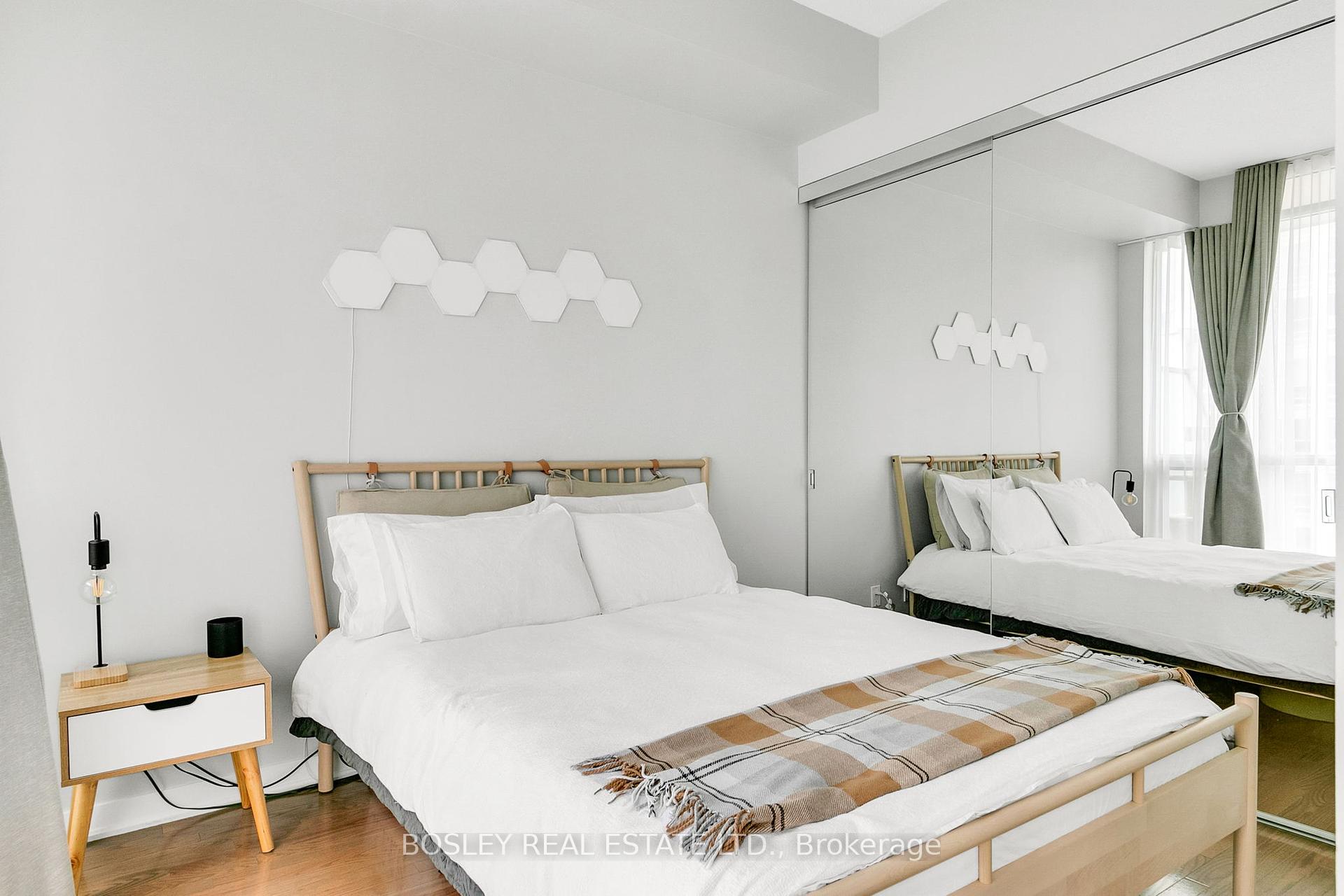 2 Bedrooms Condo at 770 Bay, Toronto For sale