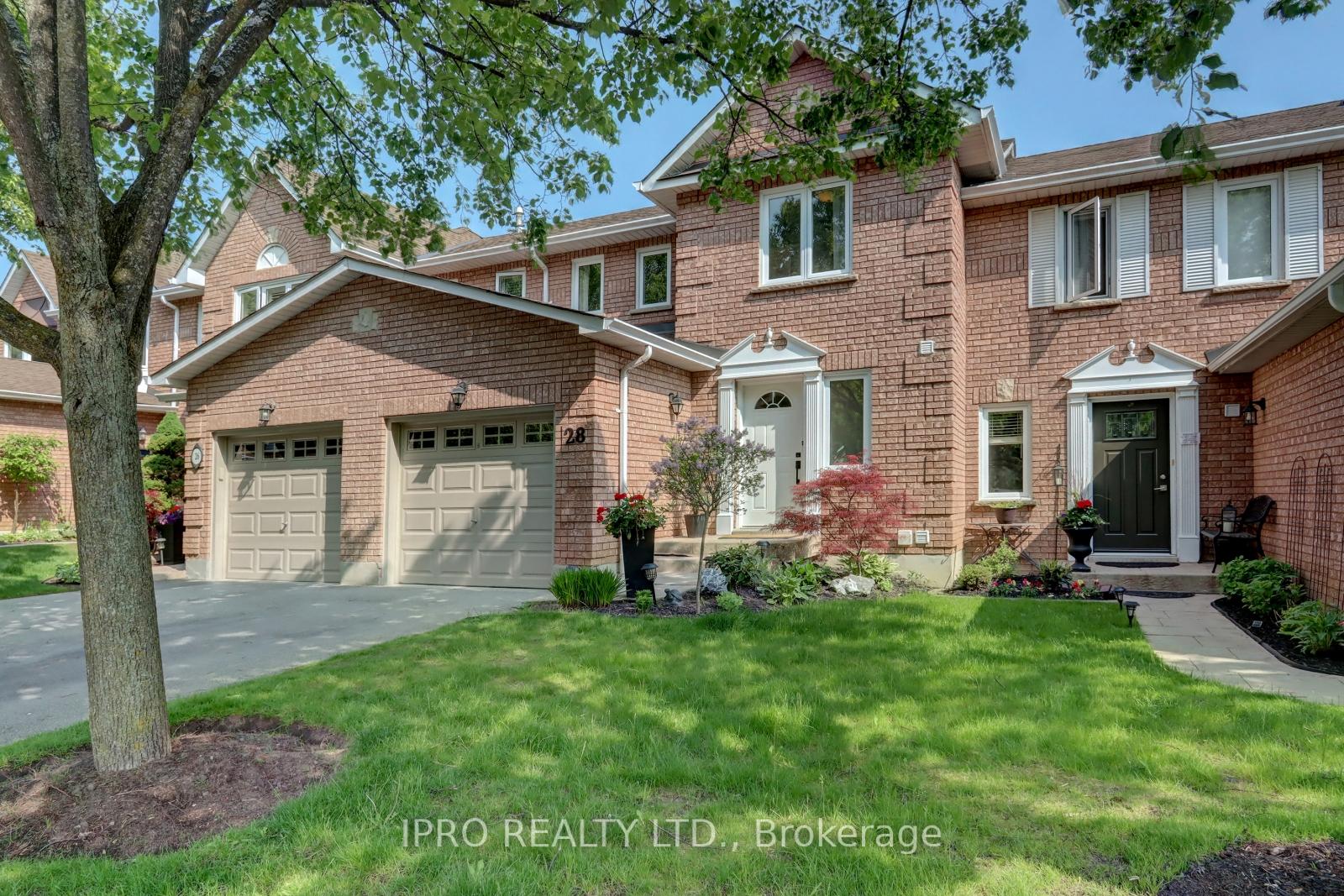 3 Bedrooms Condo at 7 Davidson, Hamilton For sale