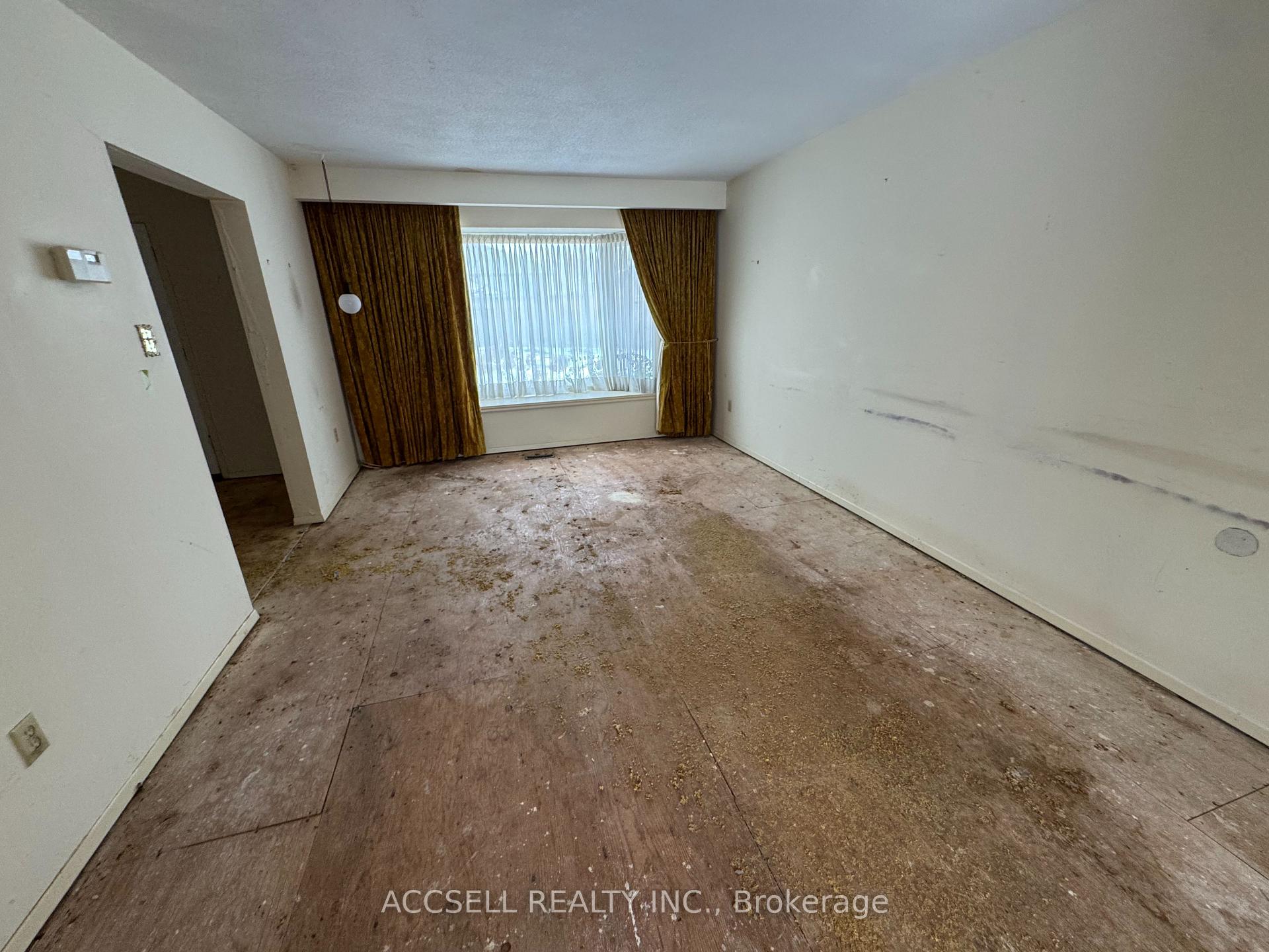 3 Bedrooms Condo at 5475 lakeshore, Burlington For sale