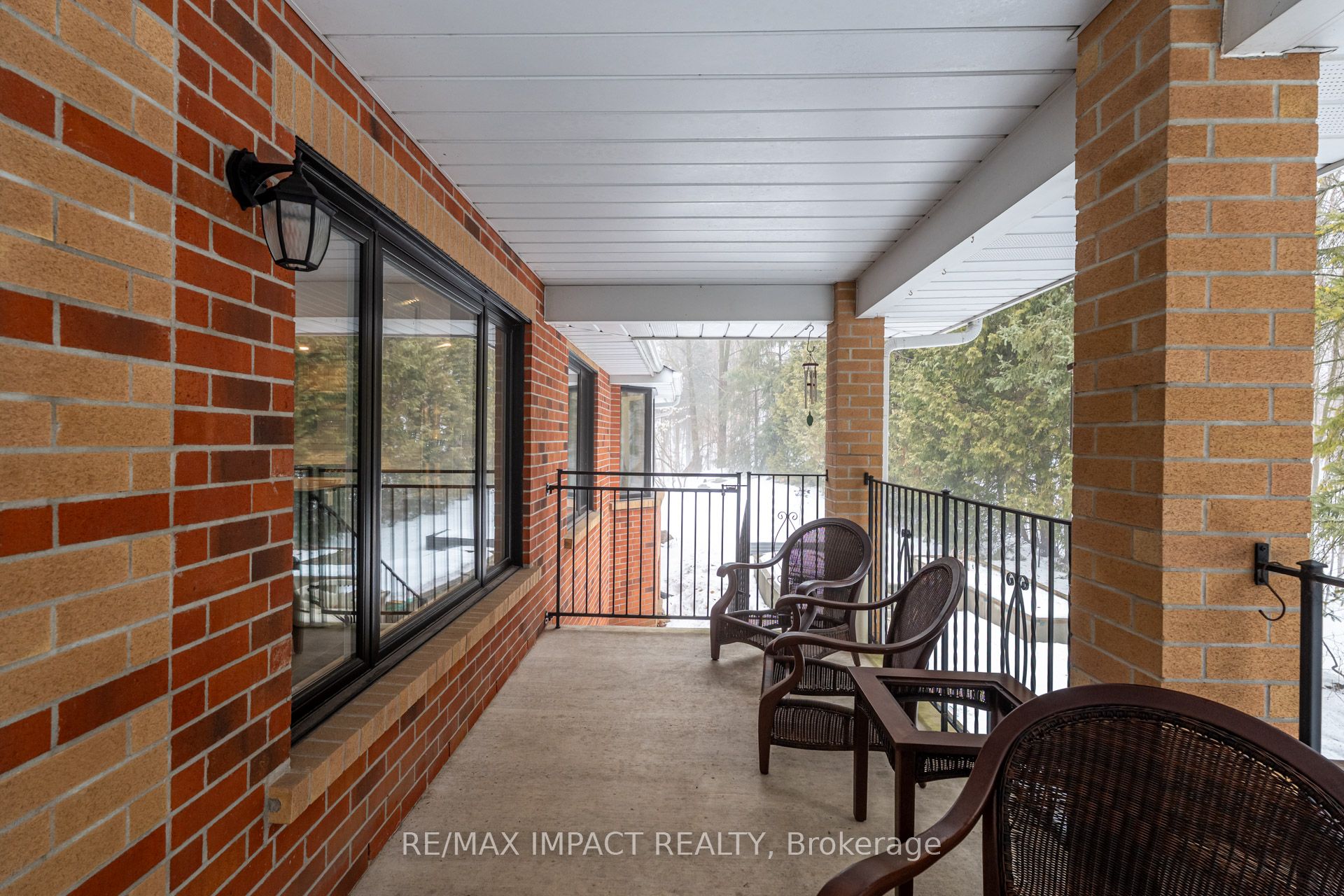 215 Raglan Road W