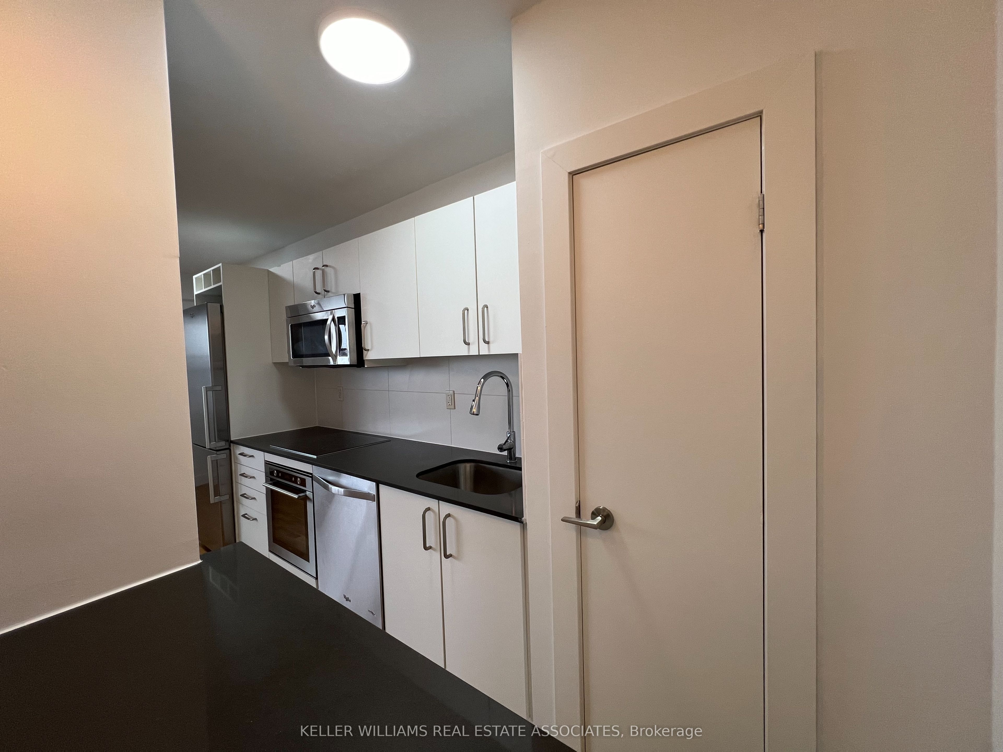 99 Tyndall Avenue, #607