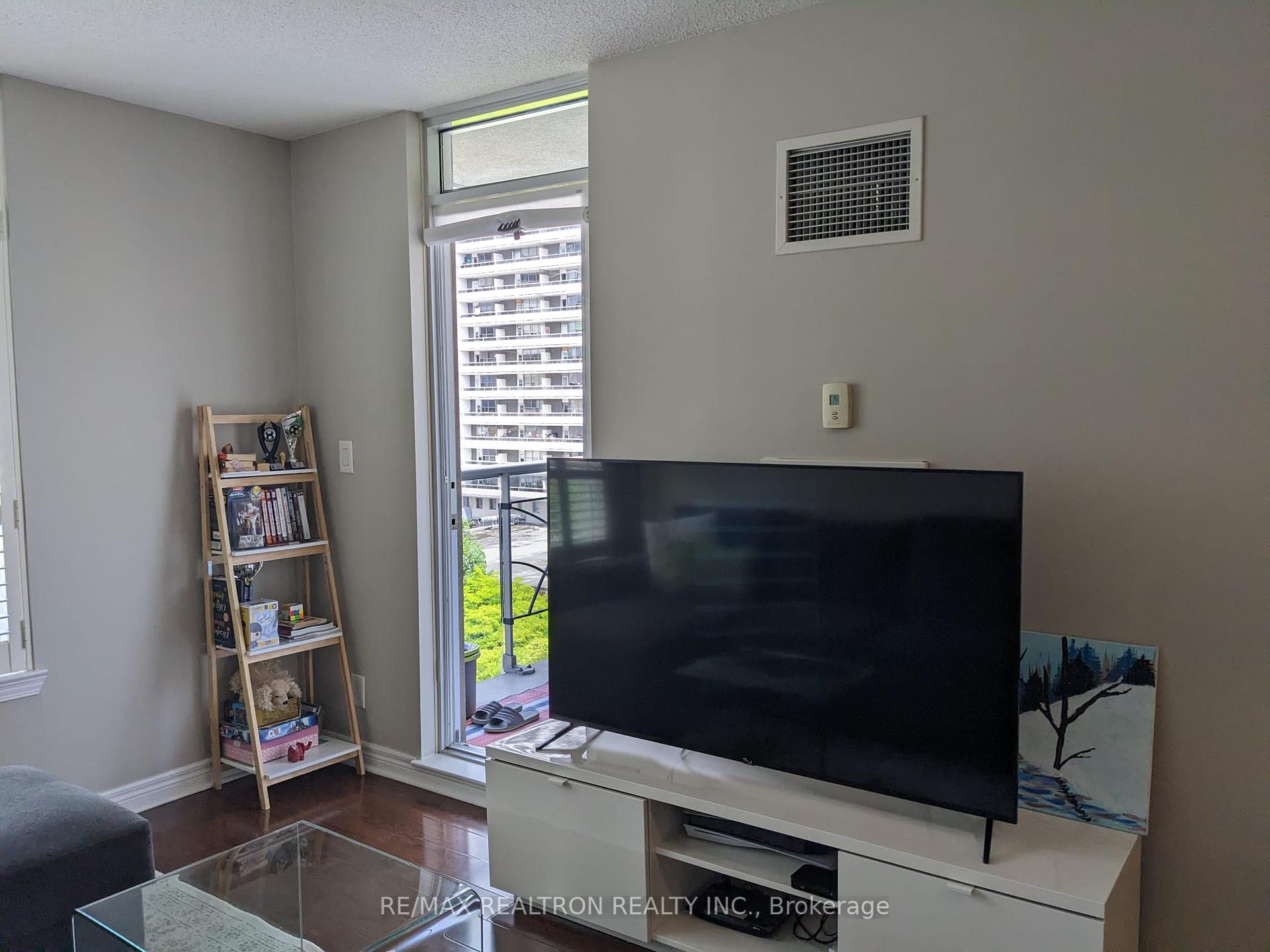 2 Bedrooms Condo at 225 Wellesley, Toronto For sale