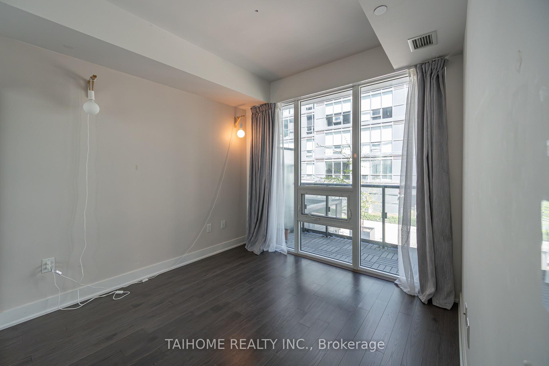 2 Bedrooms Condo at 955 Bay, Toronto For sale