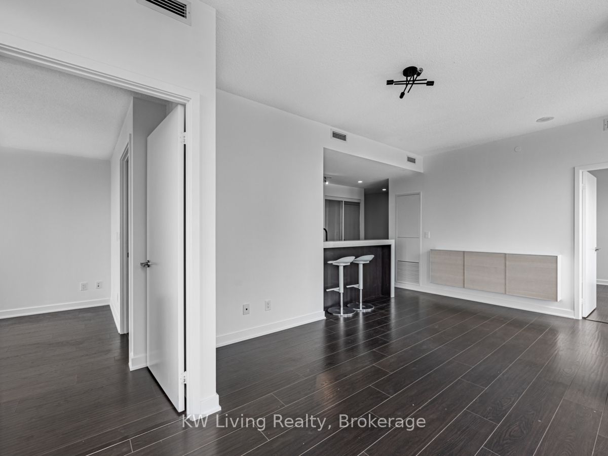 170 Sumach Street, #1402