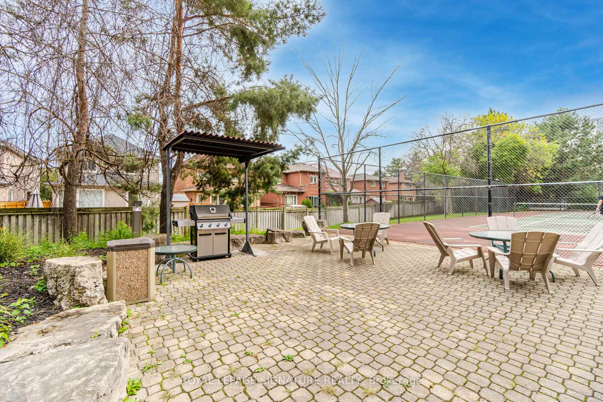 3 Bedrooms Condo at 250 Webb, Mississauga For sale