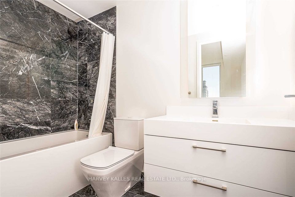 1 Yorkville Avenue 705