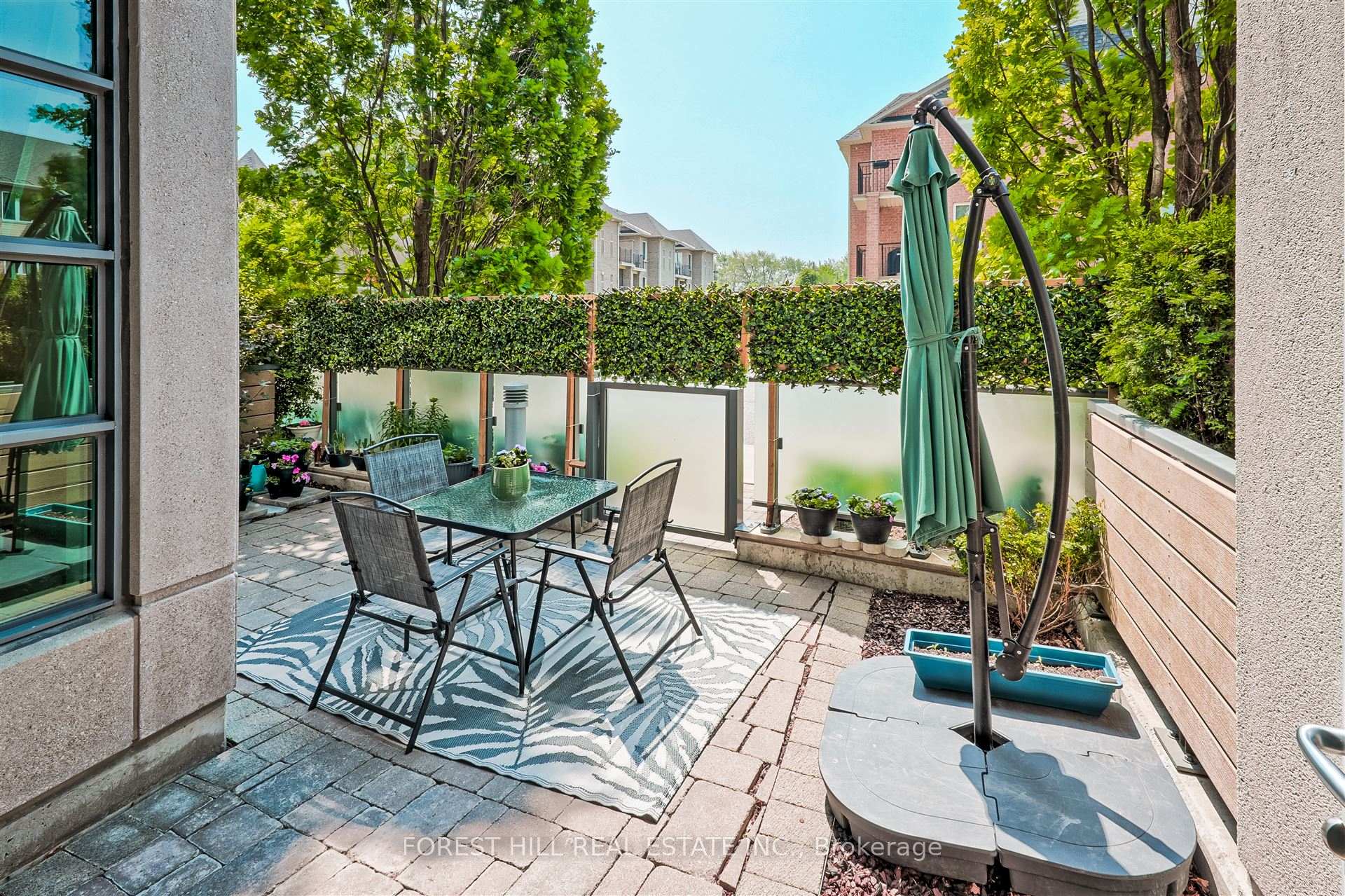 4 Bedrooms Condo at 35 Brian Peck, Toronto For sale