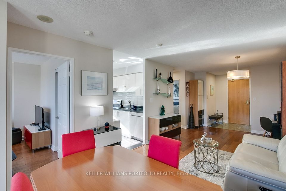 43 Eglinton