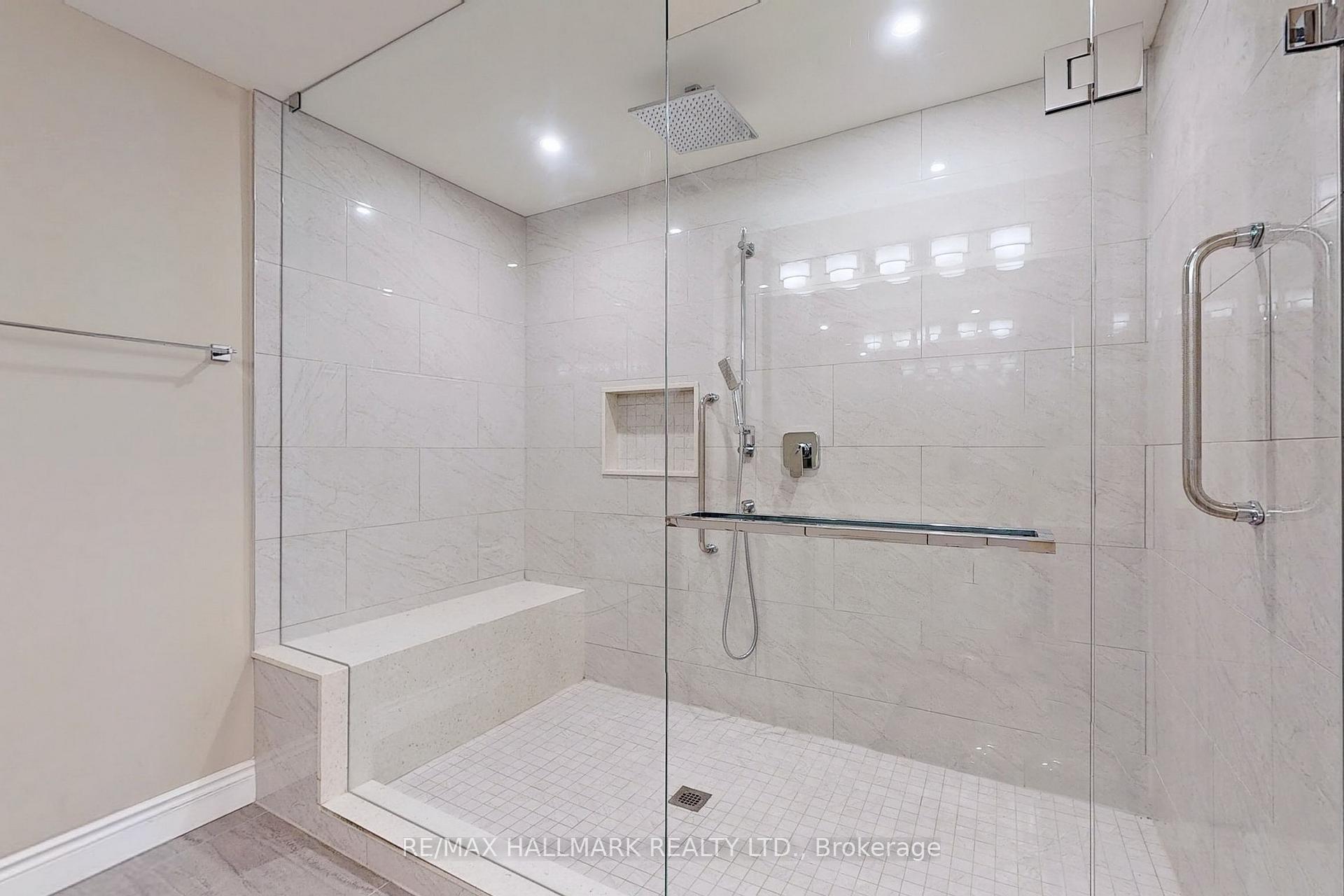 3 Bedrooms Condo at 121 Woodbridge, Vaughan For sale