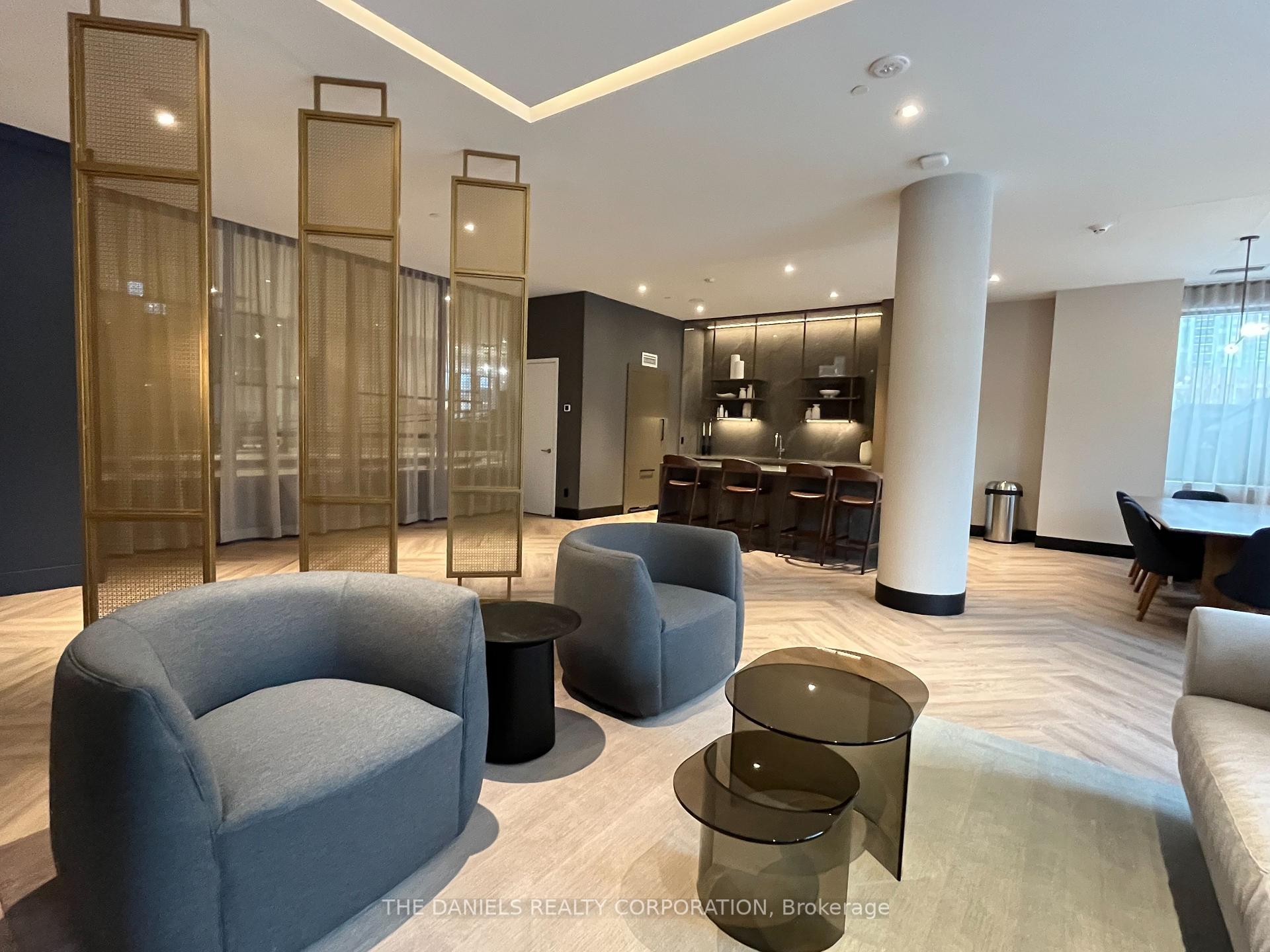 2 Bedrooms Condo at 8 Beverley Glen,  Vaughan For sale