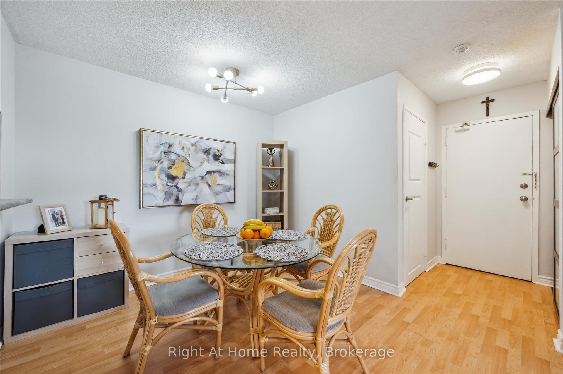 2 Bedrooms Condo at 1450 Glen Abbey, Oakville For sale