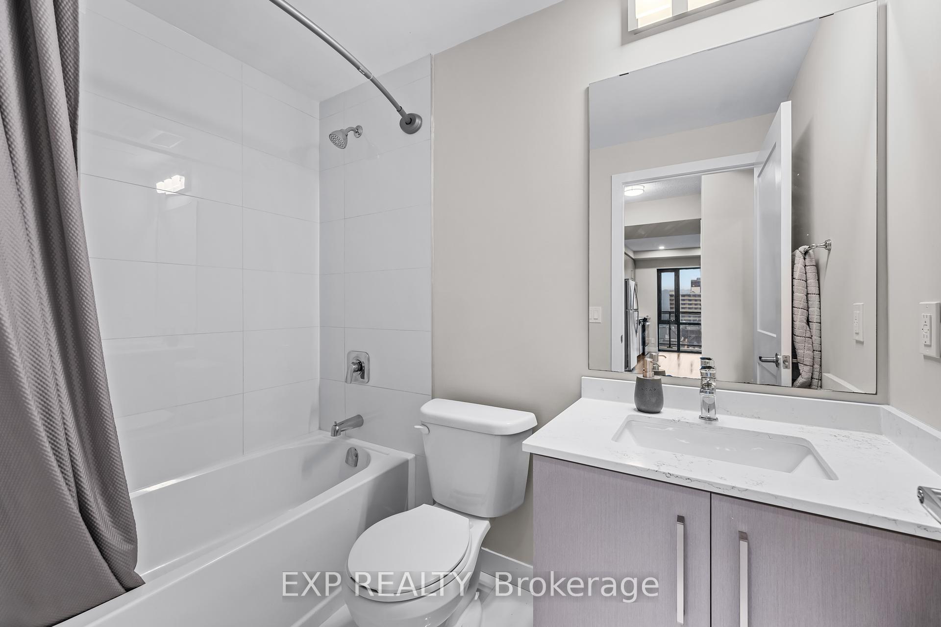 2 Bedrooms Condo at 15 Queen, Hamilton For sale