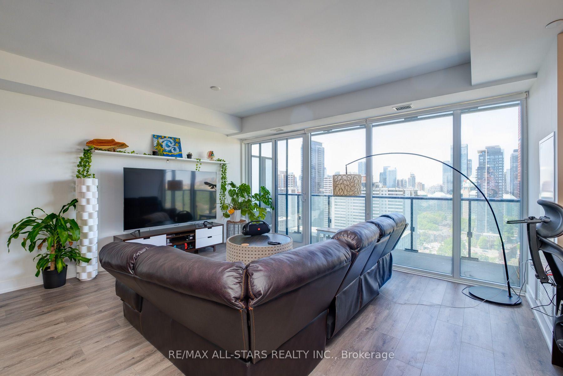 3 Bedrooms Condo at 575 Bloor, Toronto For sale