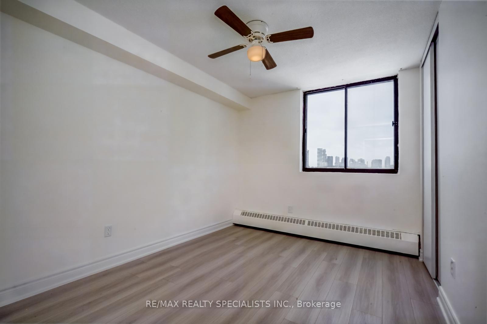 3 Bedrooms Condo at 2556 Argyle, Mississauga For sale