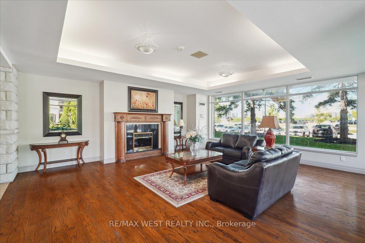 2 Bedrooms Condo at 2502 Rutherford, Vaughan For sale