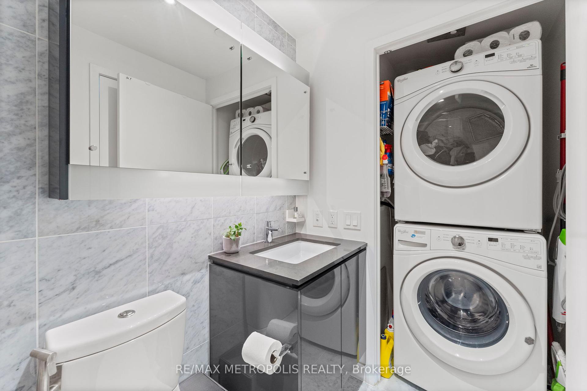 2 Bedrooms Condo at 117 McMahon, Toronto For sale