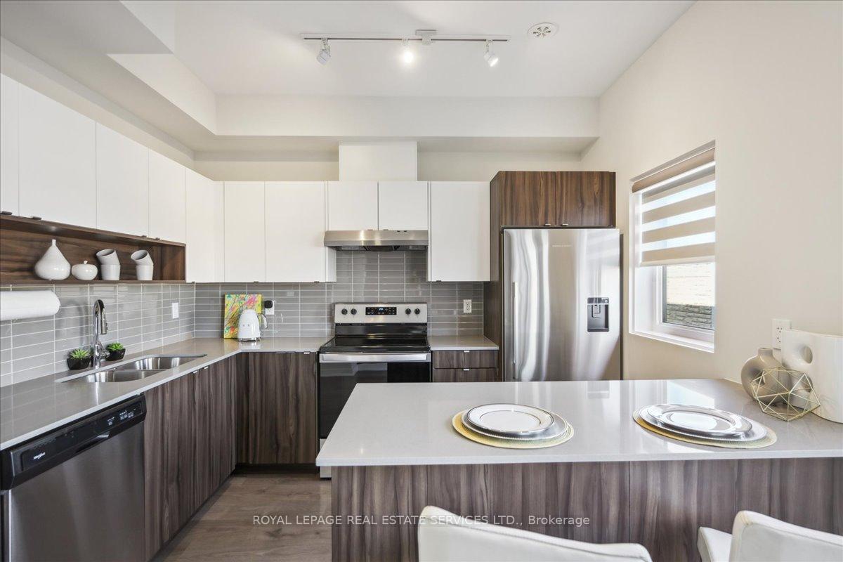 4 Bedrooms Condo at 1121 Cooke, Burlington For sale
