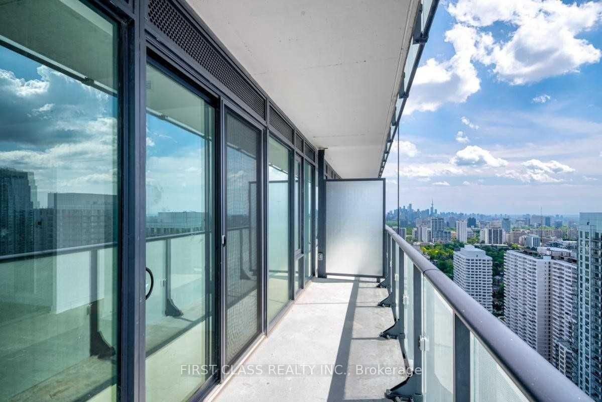 2 Bedrooms Condo at 161 Roehampton,  Toronto For sale