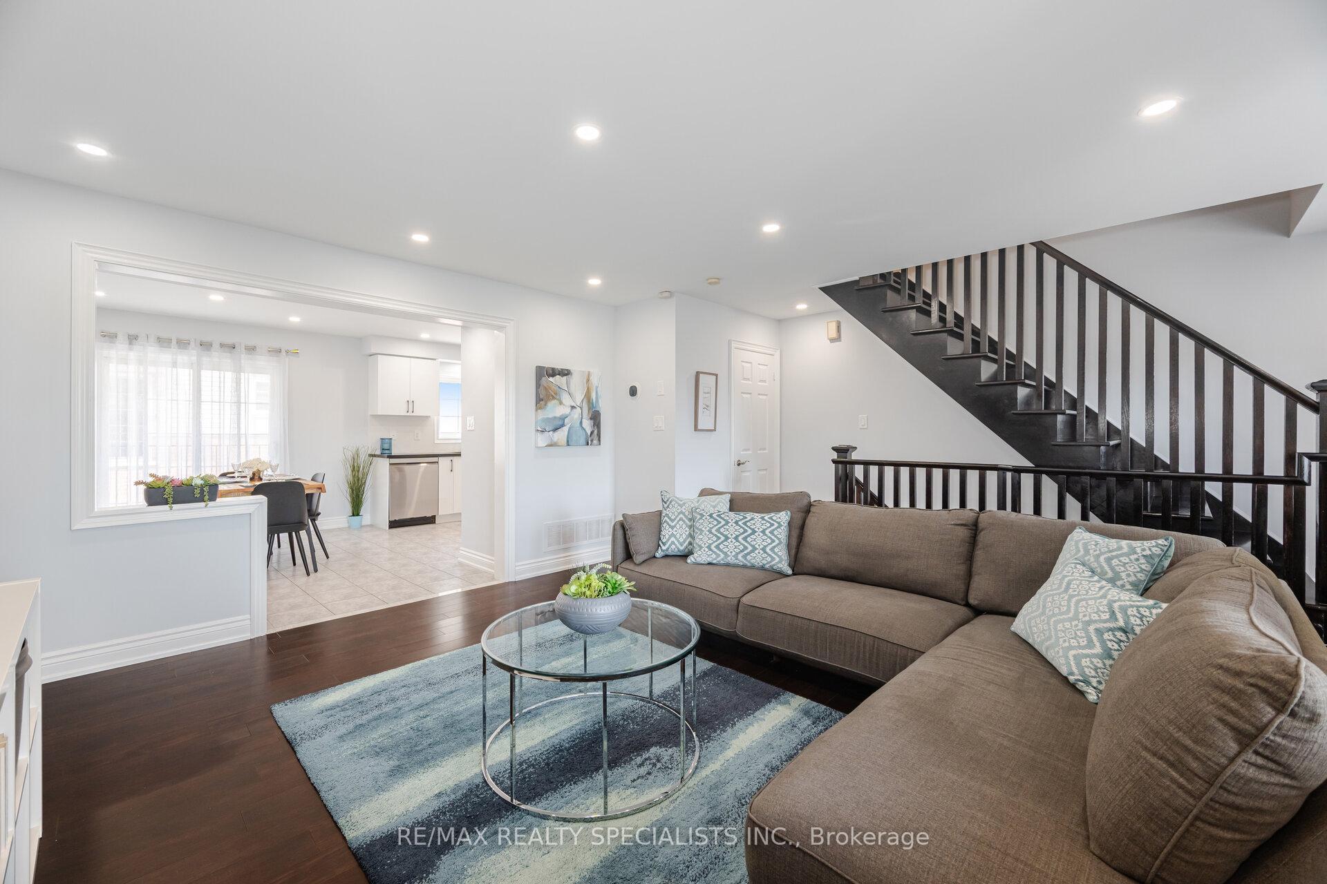 2 Bedrooms Condo at 2341 Parkhaven, Oakville For sale