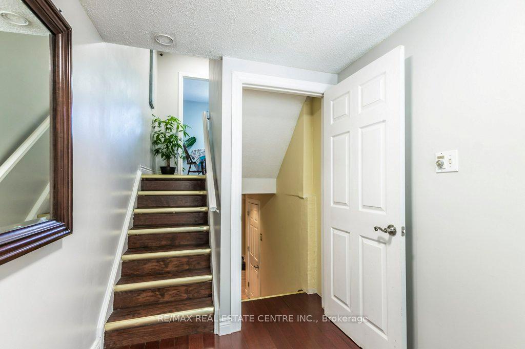 3 Bedrooms Condo at 444 Stone Church,  Hamilton For sale