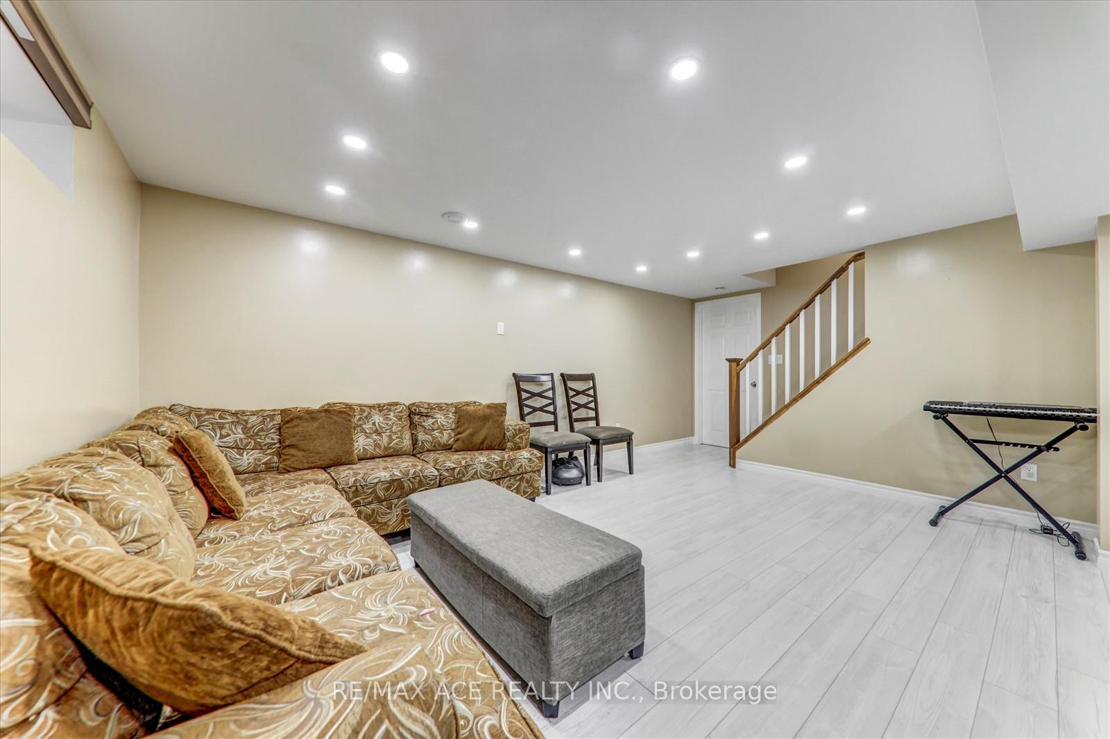 3 Bedrooms Condo at 82 St. Andrews, Hamilton For sale
