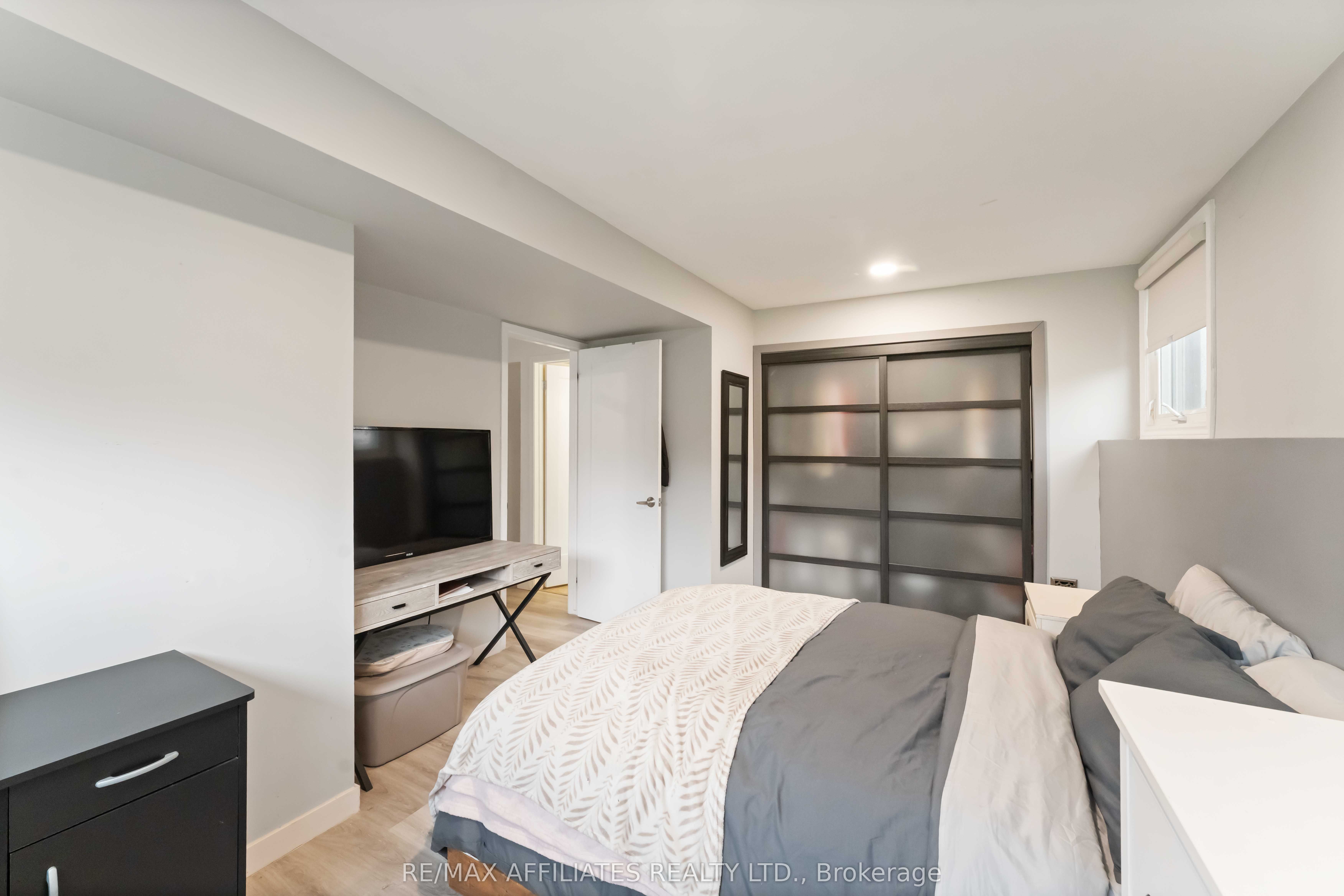 2 Teakwood Court