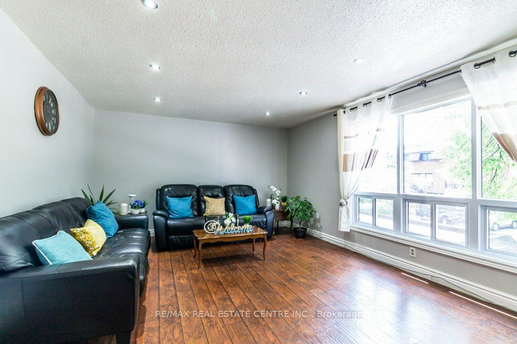 3 Bedrooms Condo at 444 Stone Church,  Hamilton For sale