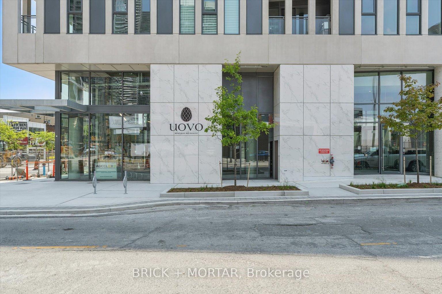 3 Bedrooms Condo at 1 Hillsdale, Toronto For sale