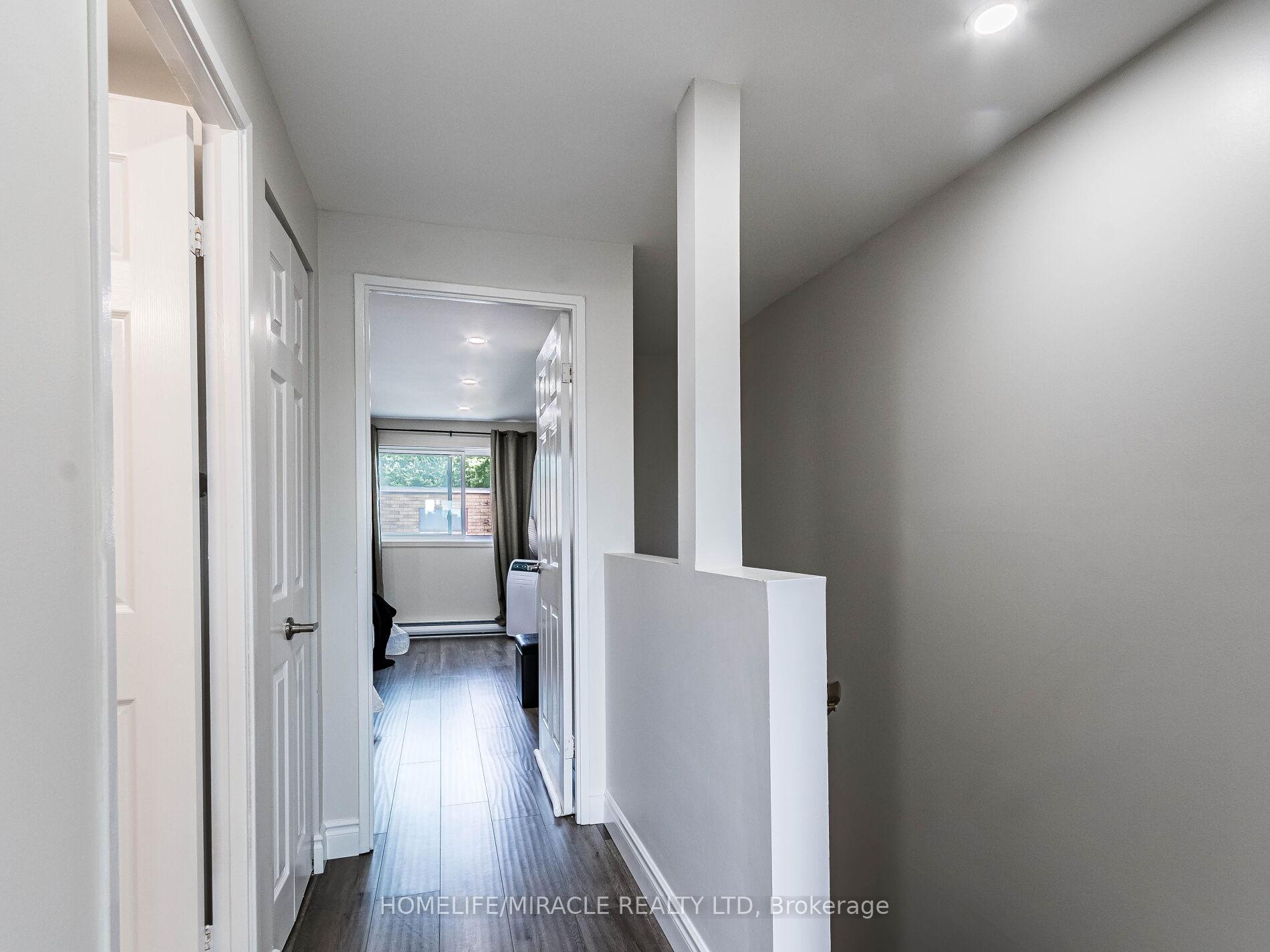 5 Bedrooms Condo at 180 Mississauga Valley, Mississauga For sale