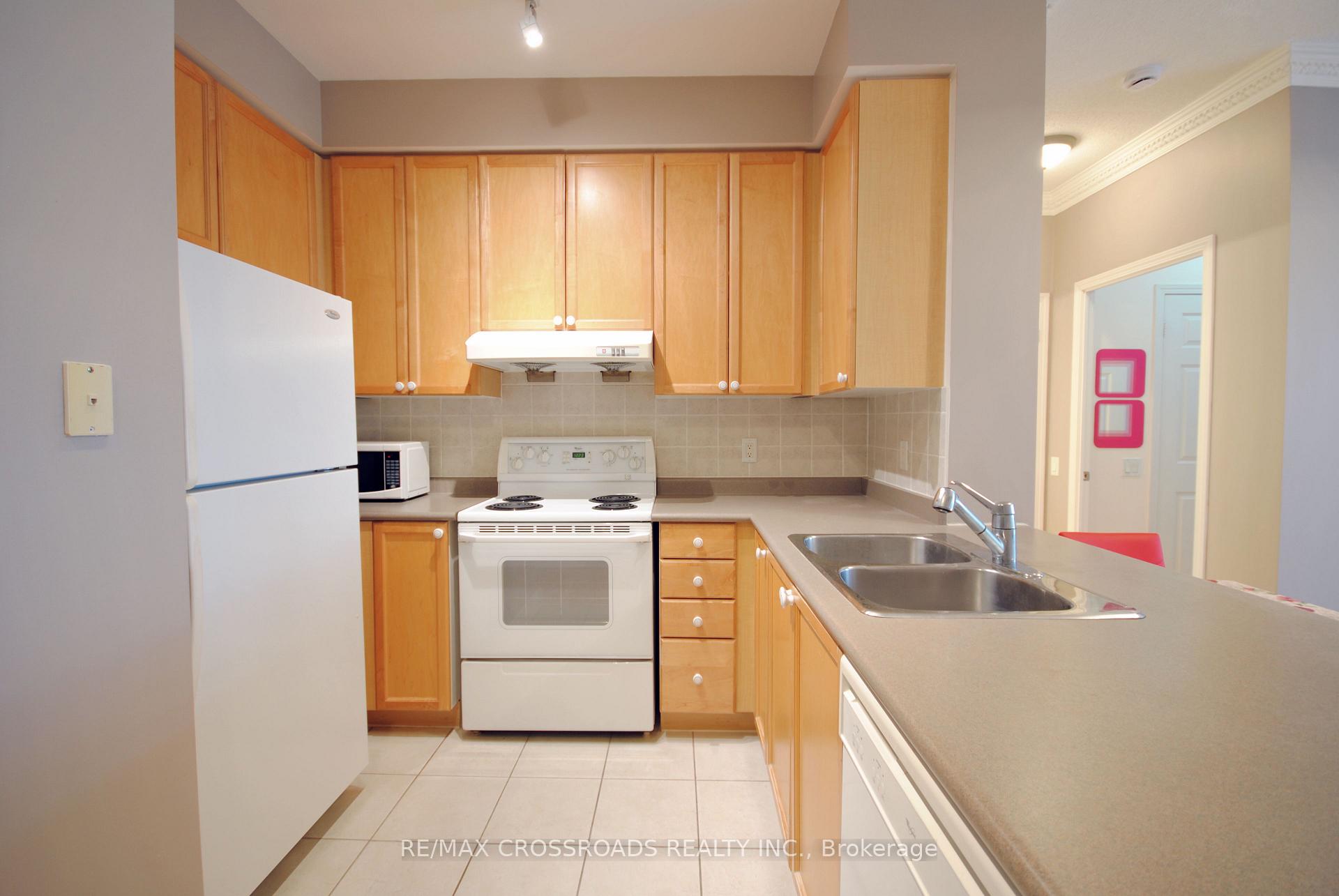 1 Bedroom Condo at 8 Mondeo, Toronto For sale