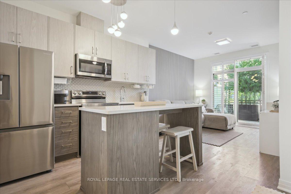 2 Bedrooms Condo at 95 DUNDAS, Oakville For sale
