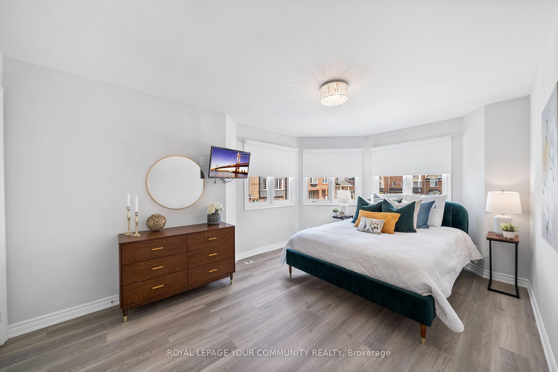 3 Bedrooms Condo at 151 Townsgate,  Vaughan For sale