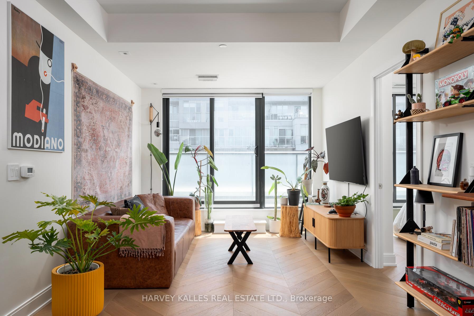 840 St Clair Avenue W 708