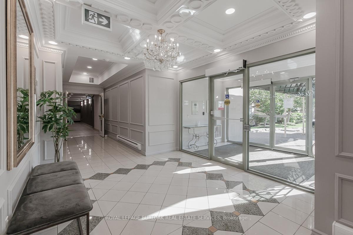 2 Bedrooms Condo at 2075 Amherst Heights, Burlington For sale