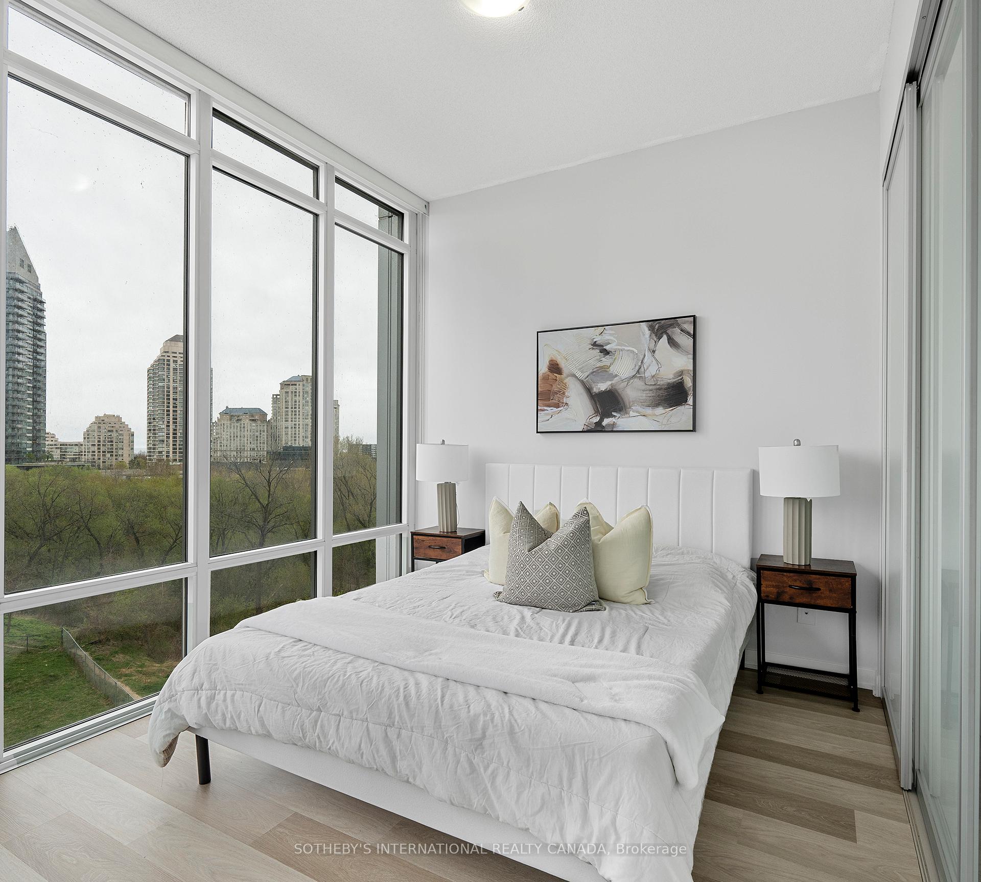 3 Bedrooms Condo at 88 Park Lawn, Toronto For sale